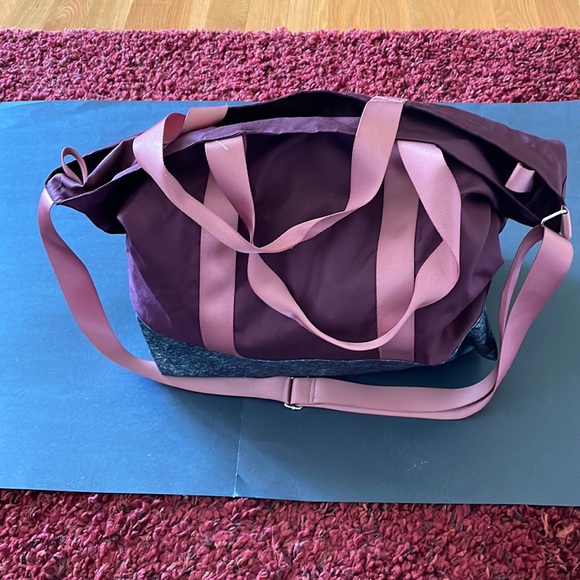 Victoria’s Secret PINK Duffle Bag - Picture 2 of 4